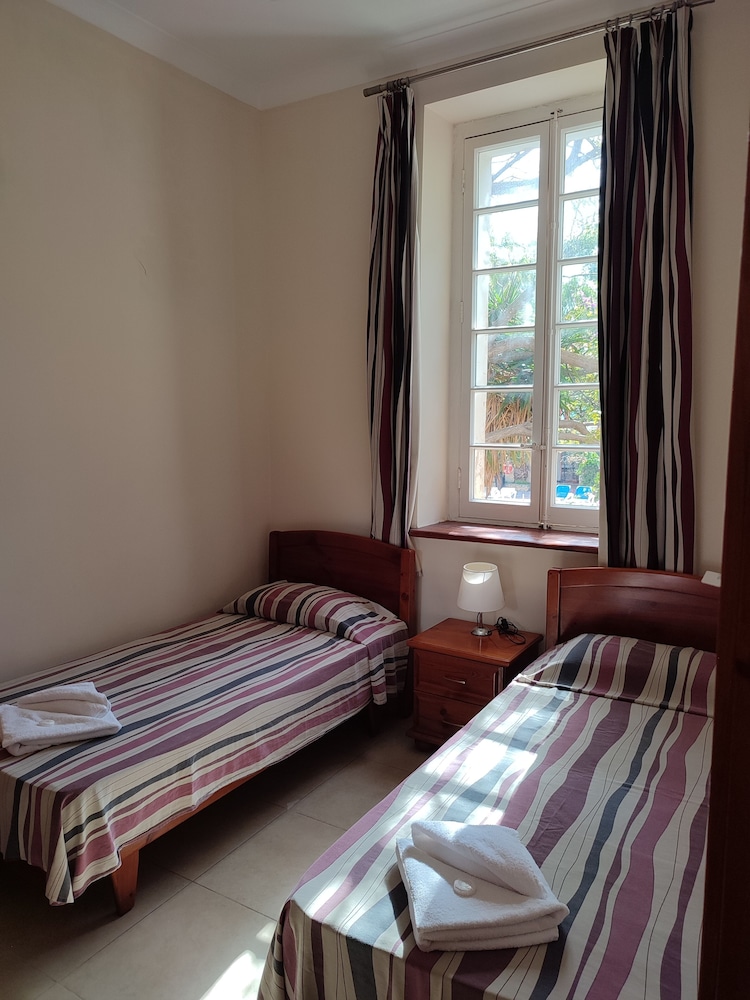 MIXED DORM, COMFORT, APARTMENT, TWIN BEDS
