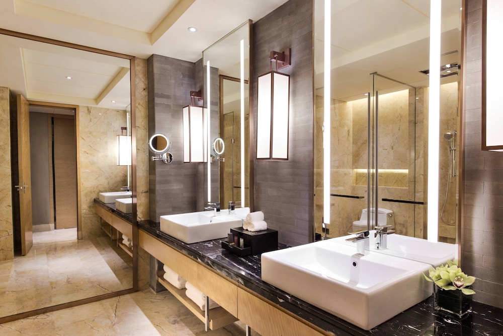 جناح رئاسي بسرير كينج بشرفة، Haikou Marriott Hotel 2/2