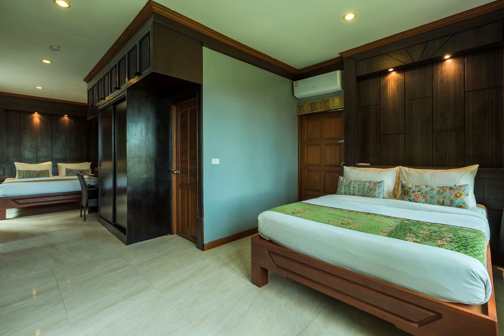 Family, King and Queen Bed, Lateral Side Sea View
