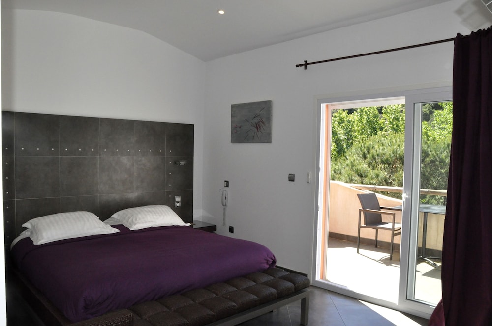 Private Hotel 11/50