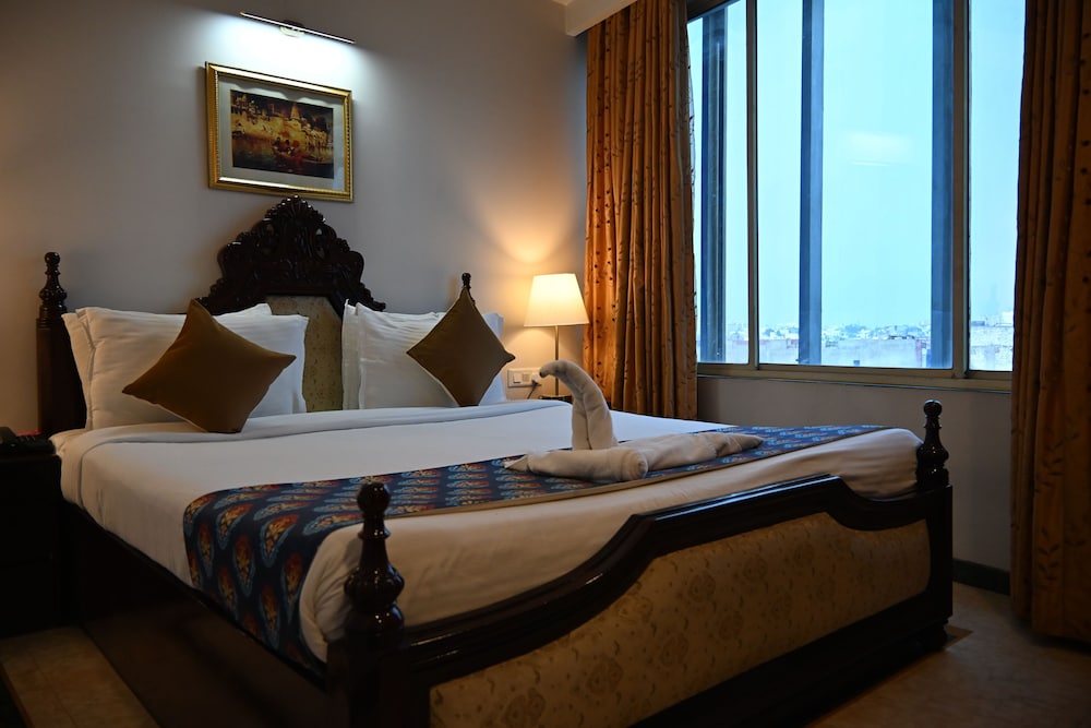 SUITE, CITY VIEW, ACCESSIBLE