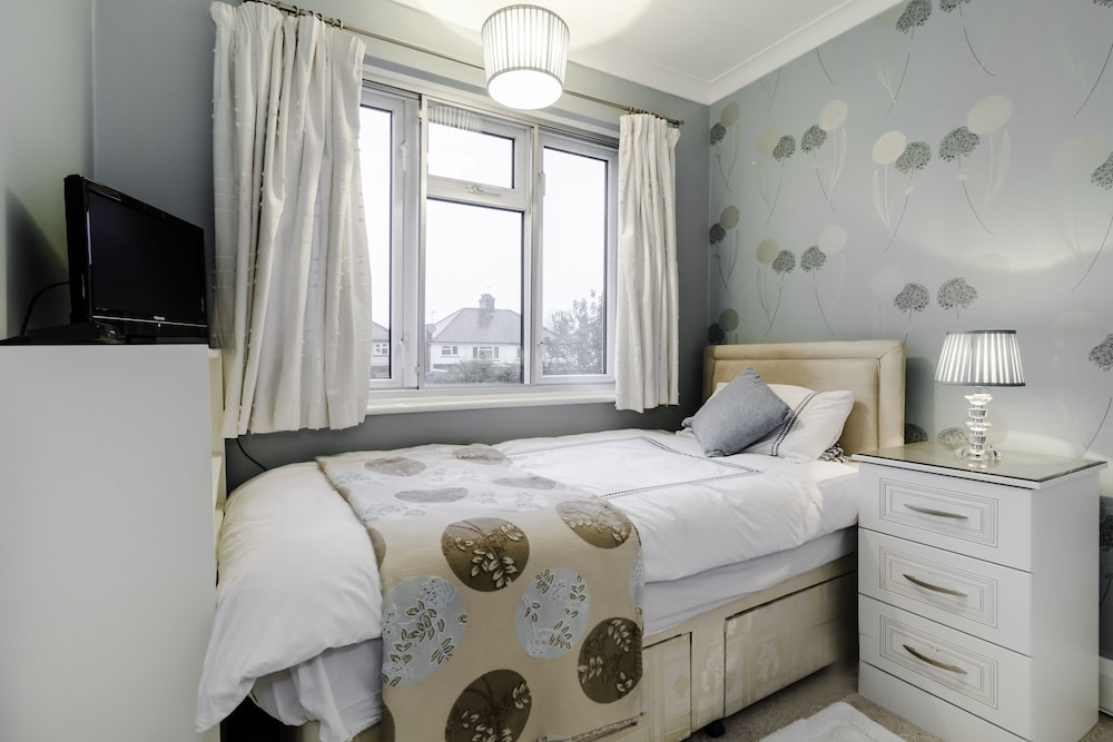 BLUE, PREMIER, SINGLE, GARDEN VIEW, SHARED BATHROOM