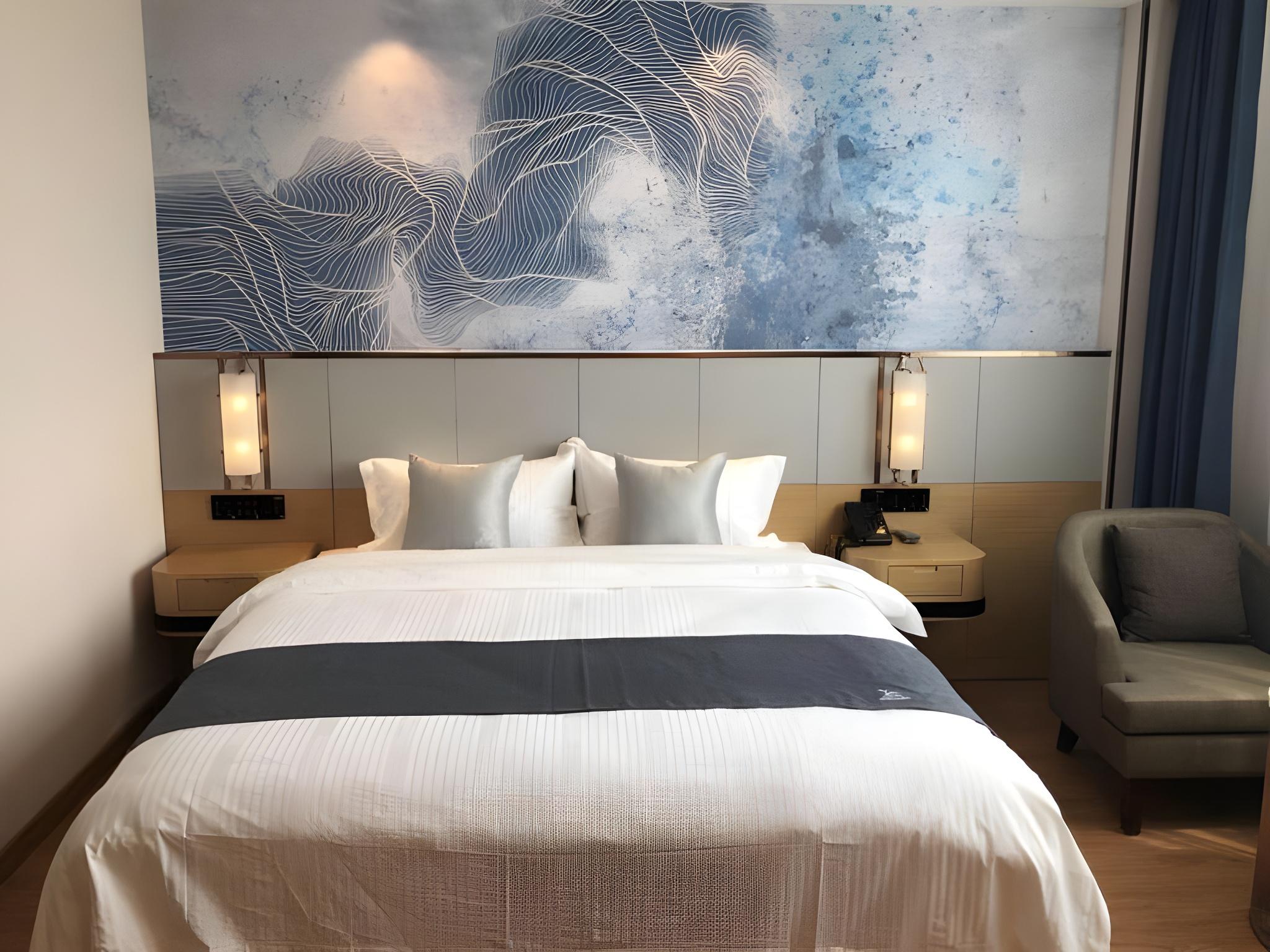 DELUXE, QUEEN BED