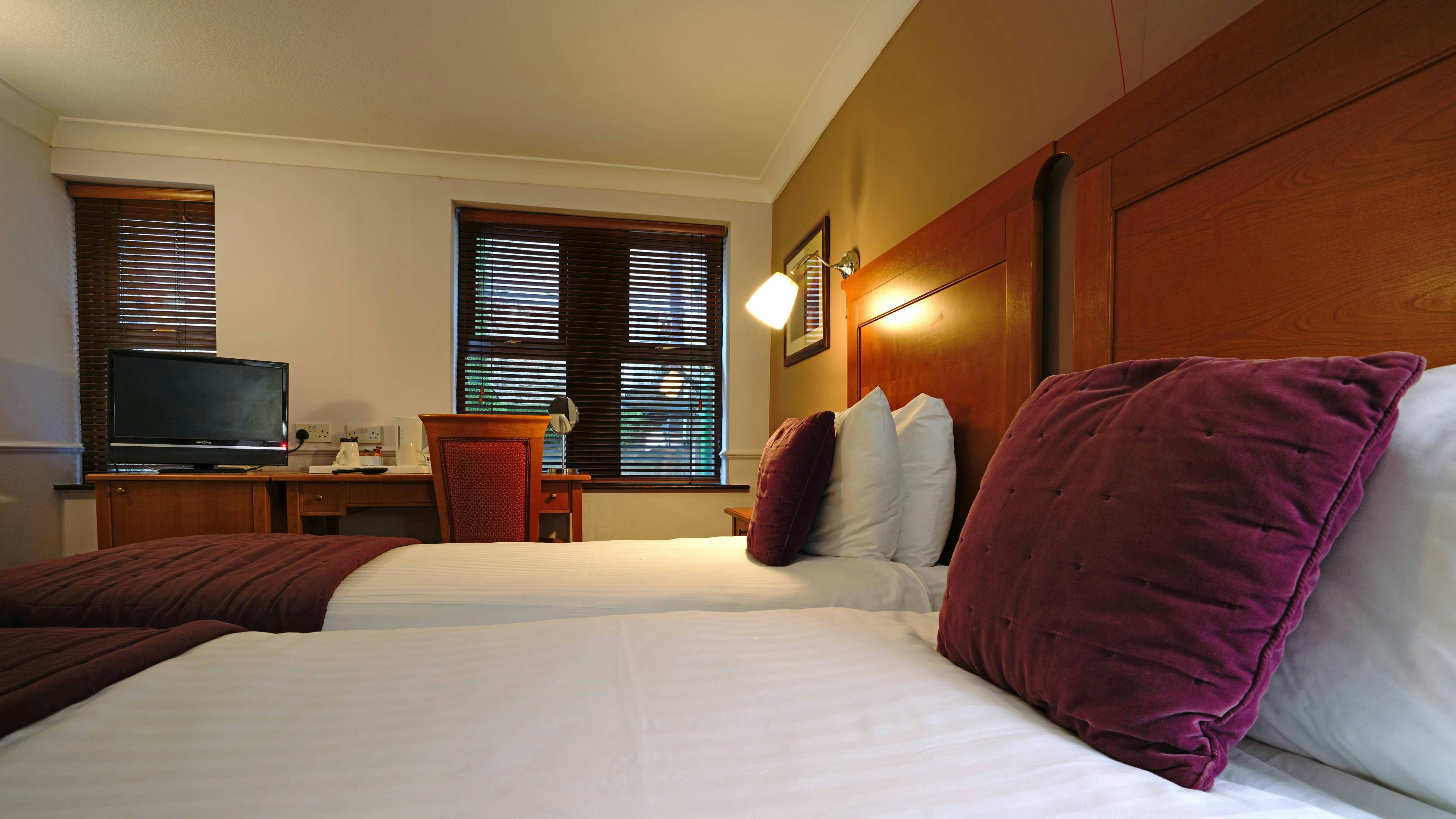Gomersal Park Hotel 7/49