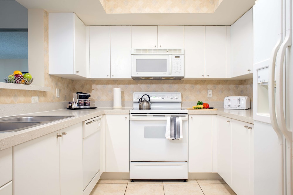 Doubletree By Hilton Ocean Point Resort – North Miami Beach 55/68