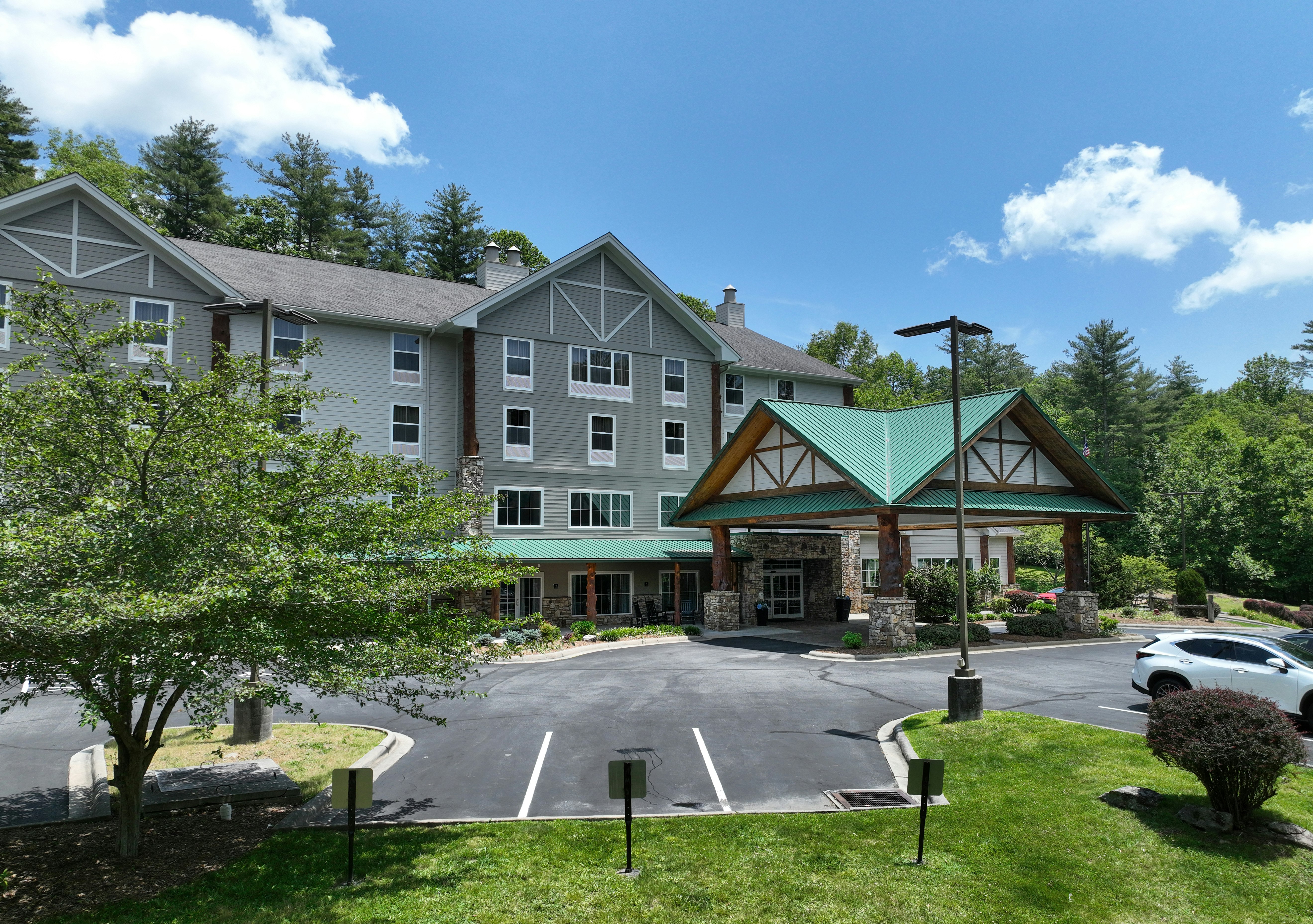 Hampton Inn Suites Cashiers Sapphire Valley 55/56