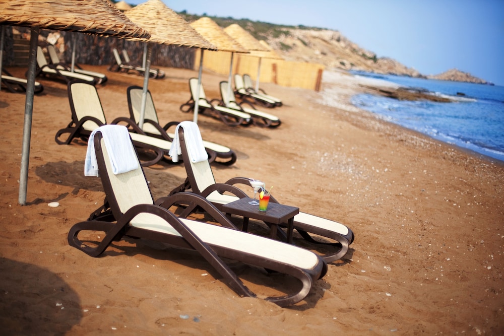 Korineum Golf & Beach Resort 11/33