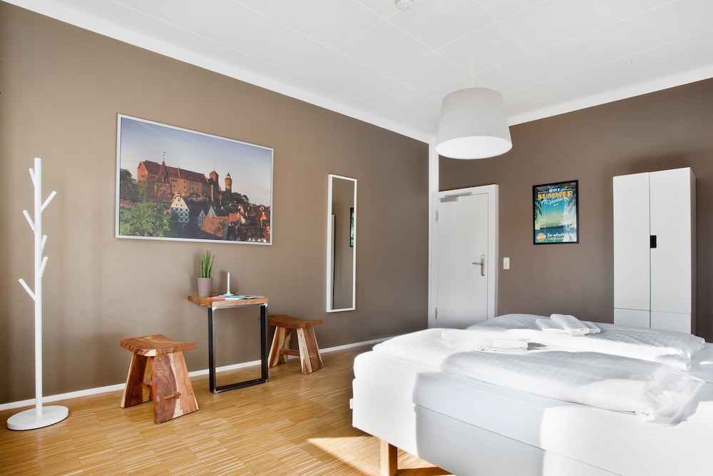 Five Reasons Hotel and Hostel 15/50