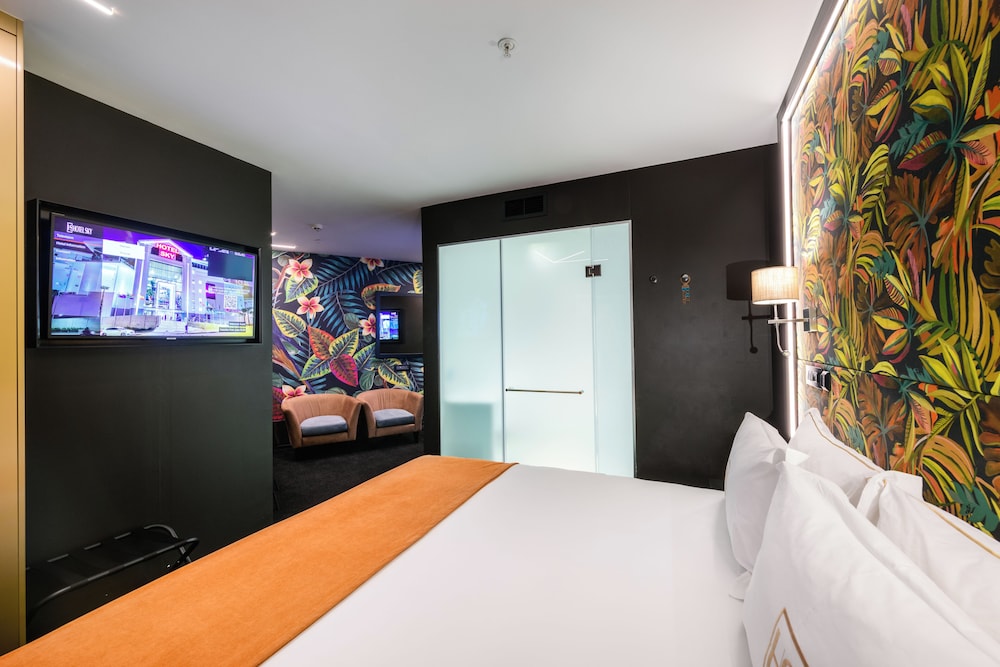 EXECUTIVE, KING BED