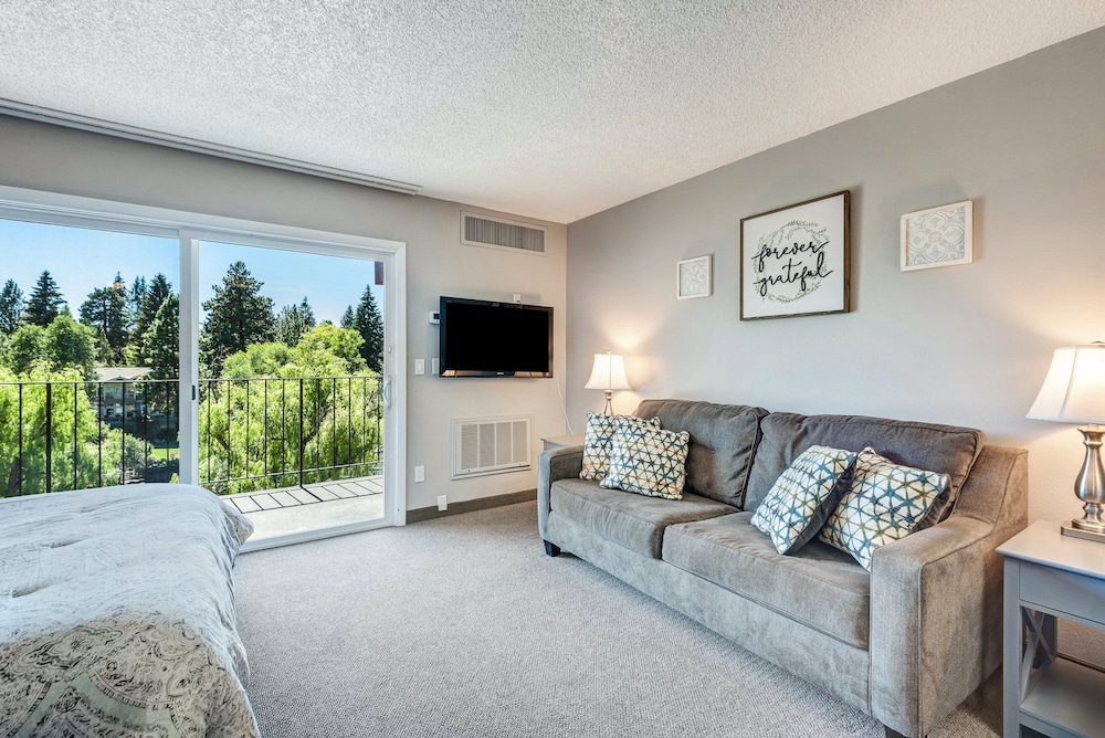 Bend Riverside Inn &amp; Suites 35/51