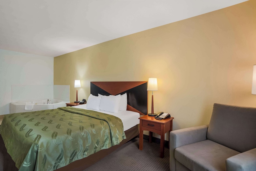 Quality Inn & Suites Chambersburg Northeast 11/47