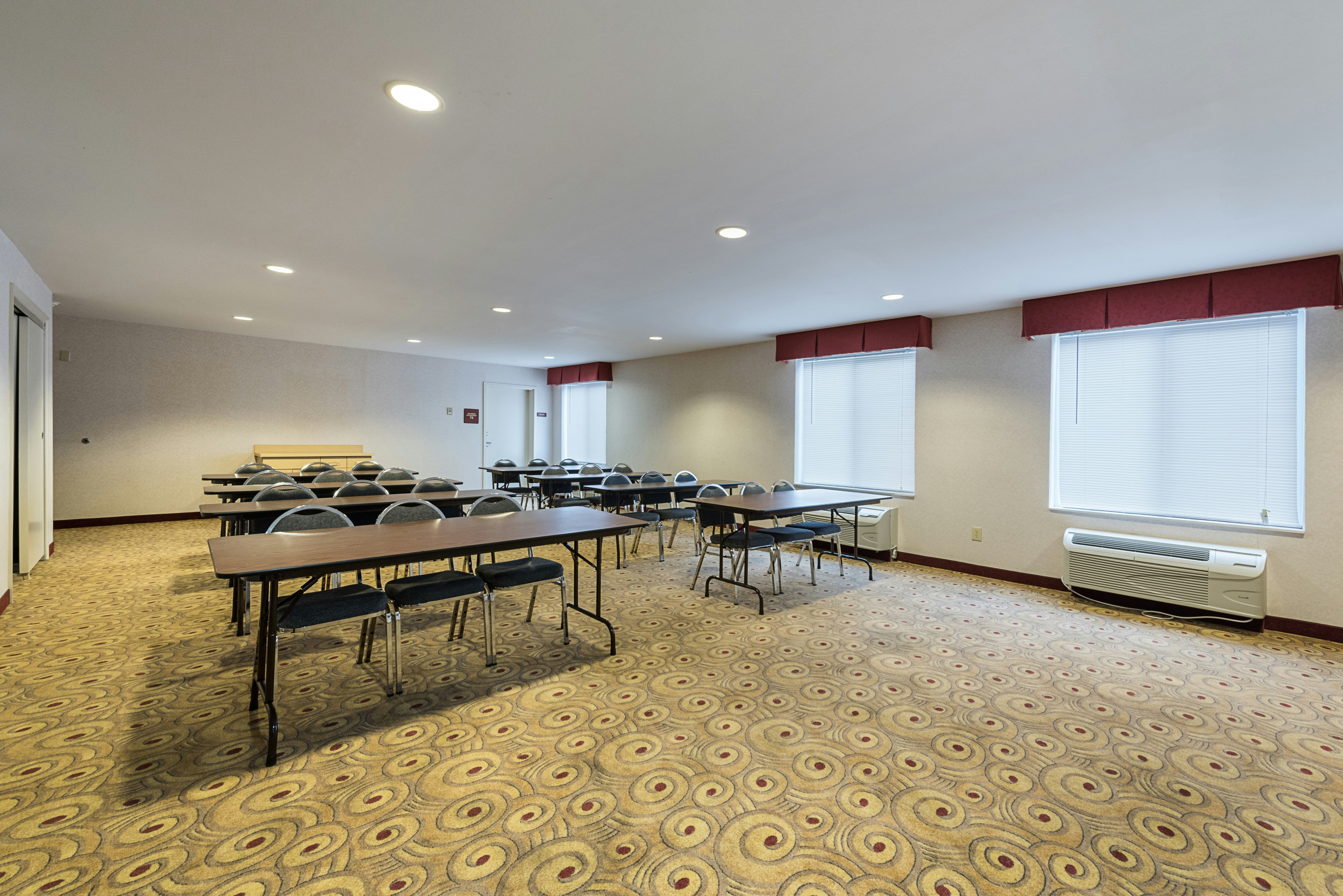 Red Roof Inn Etowah 43/49