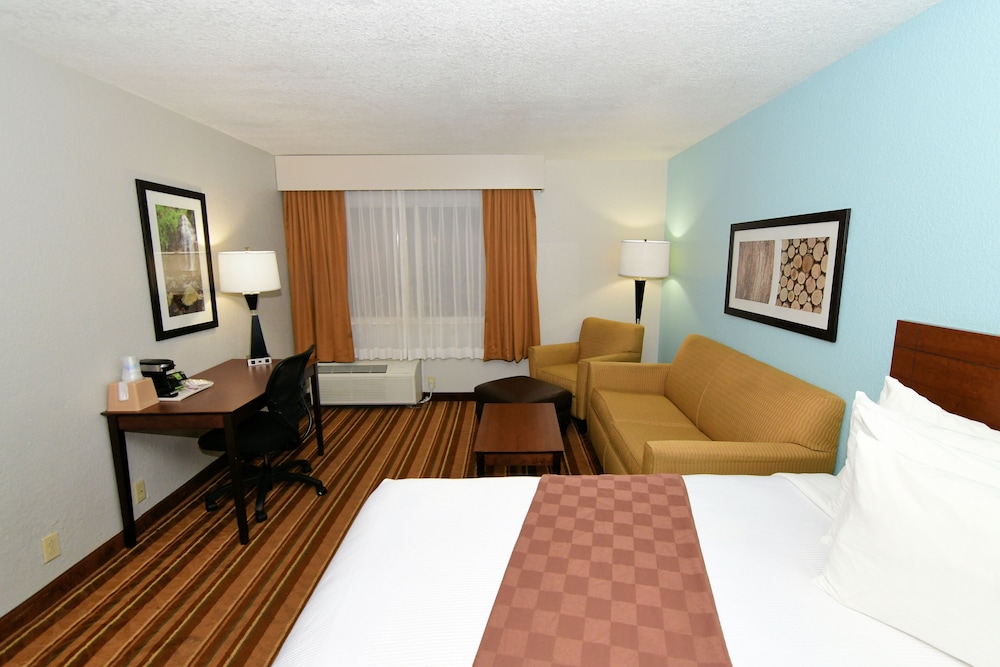 Rock Island Inn & Suites Marshalltown 25/55
