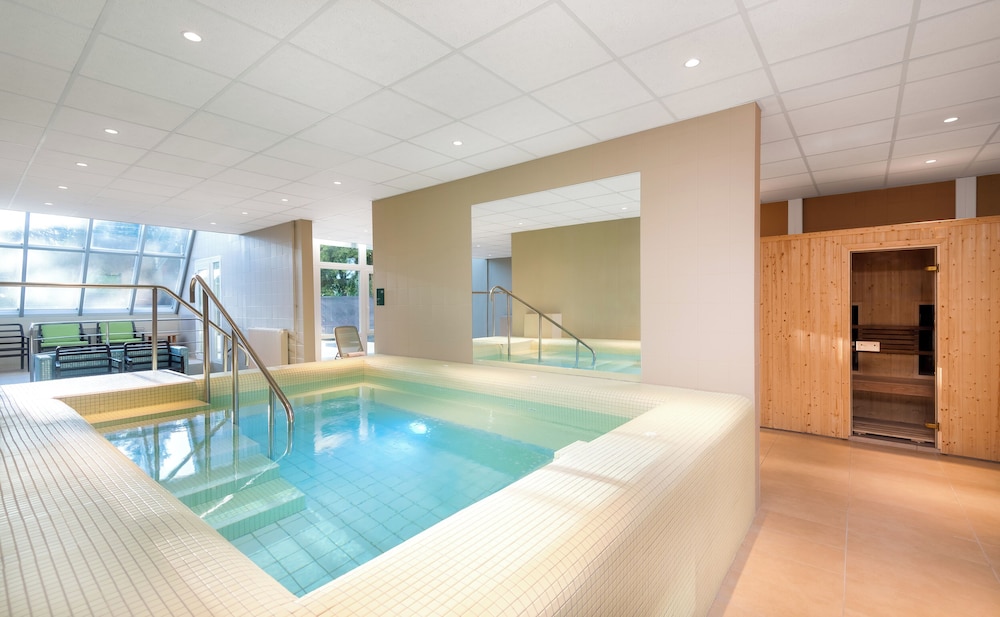 HUNGUEST HOTEL HELIOS 27/56