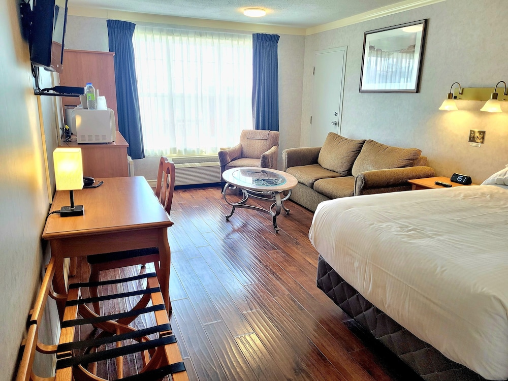 Claymore inn & Suites 13/40