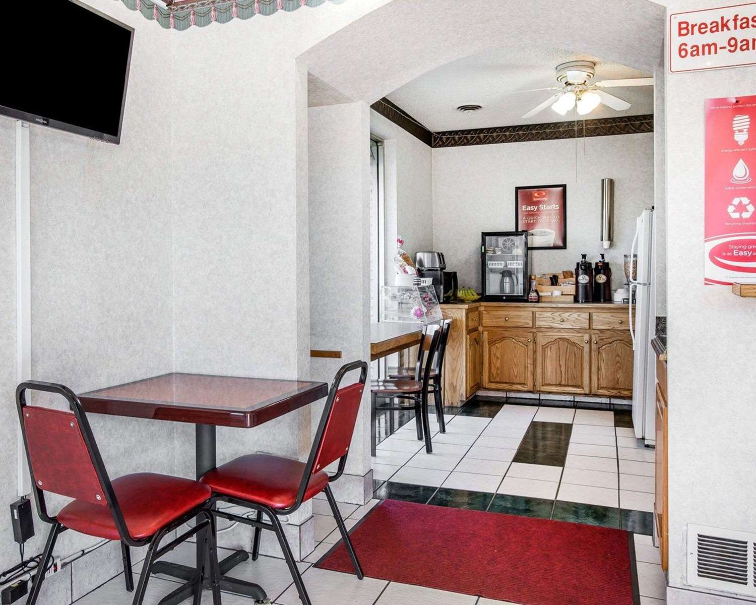 Econo Lodge Mc Donough 28/33