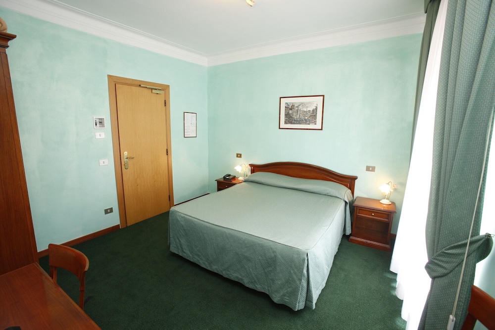 Adriatic Hotel 11/43