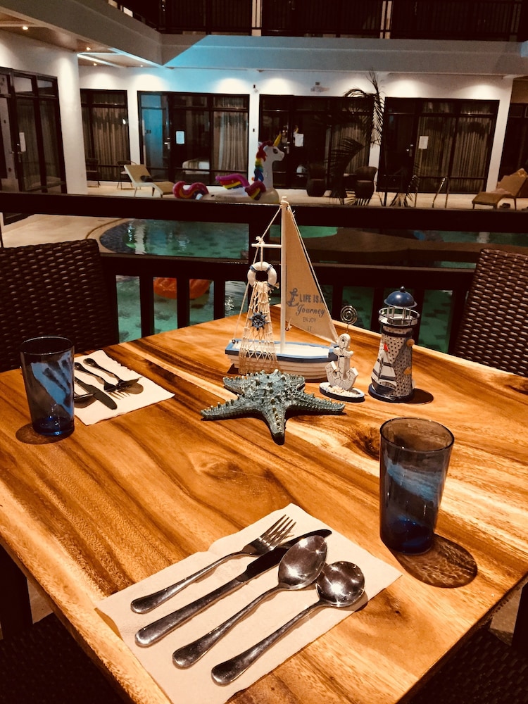 White Breeze Palawan Boutique Hotel 59/69