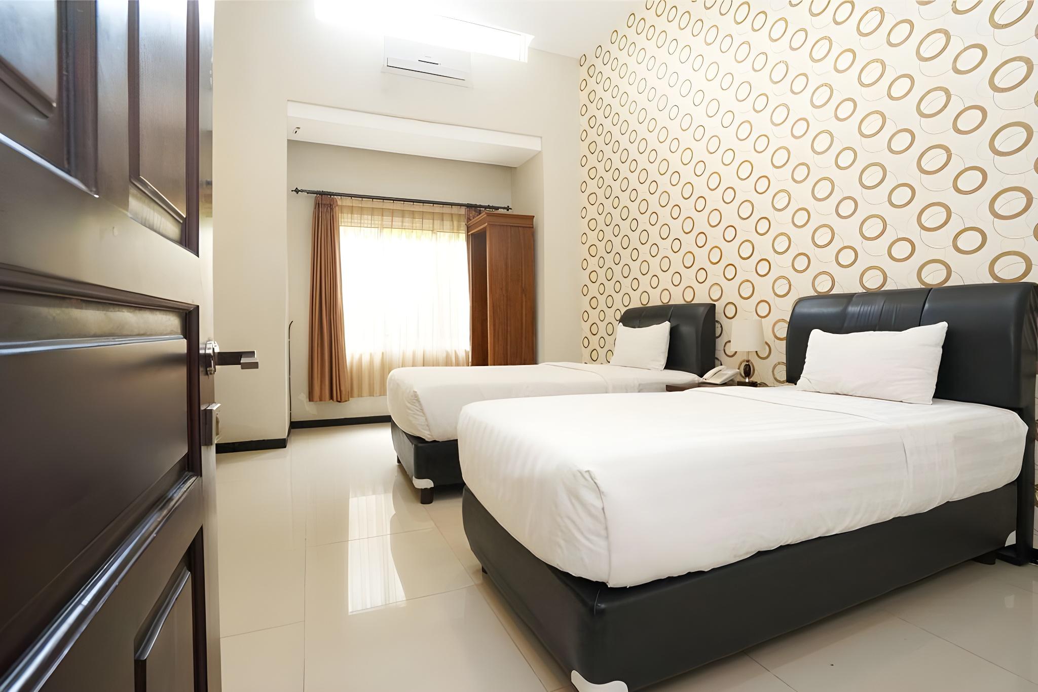 Deluxe, Twin Beds