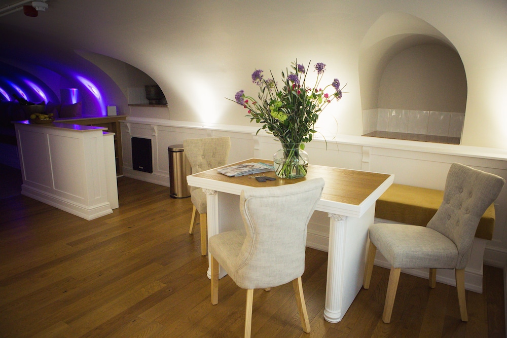 The Townhouse Chester 46/58