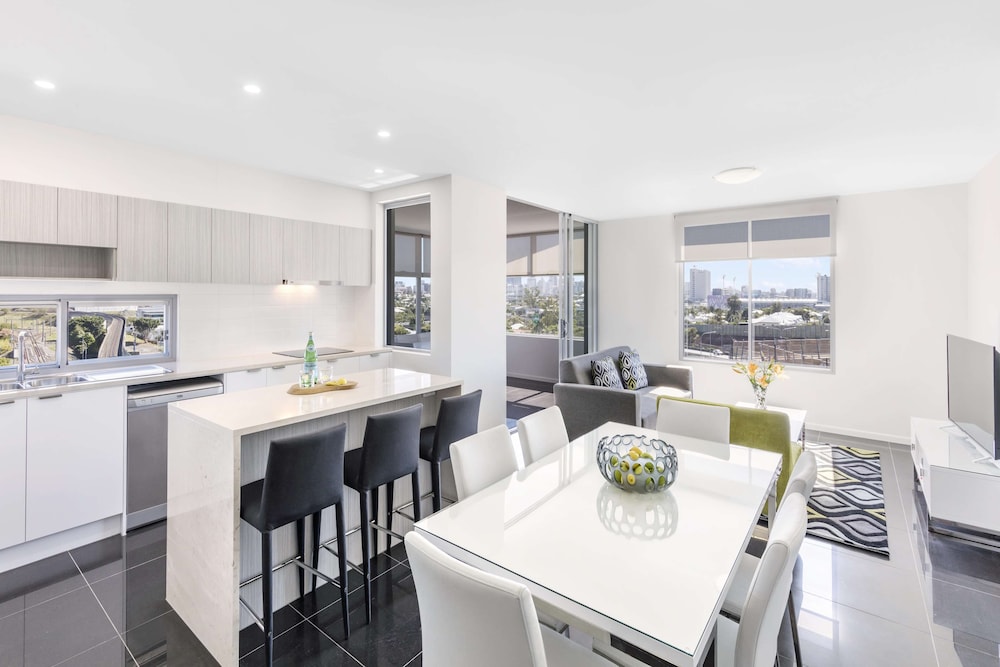 Oaks Brisbane Woolloongabba Suites 55/73