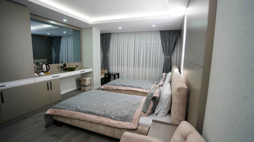 Deluxe, Double or Twin Bed