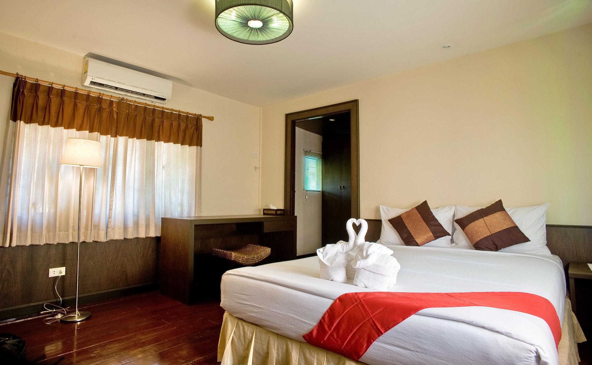 COTTAGE, DOUBLE BED