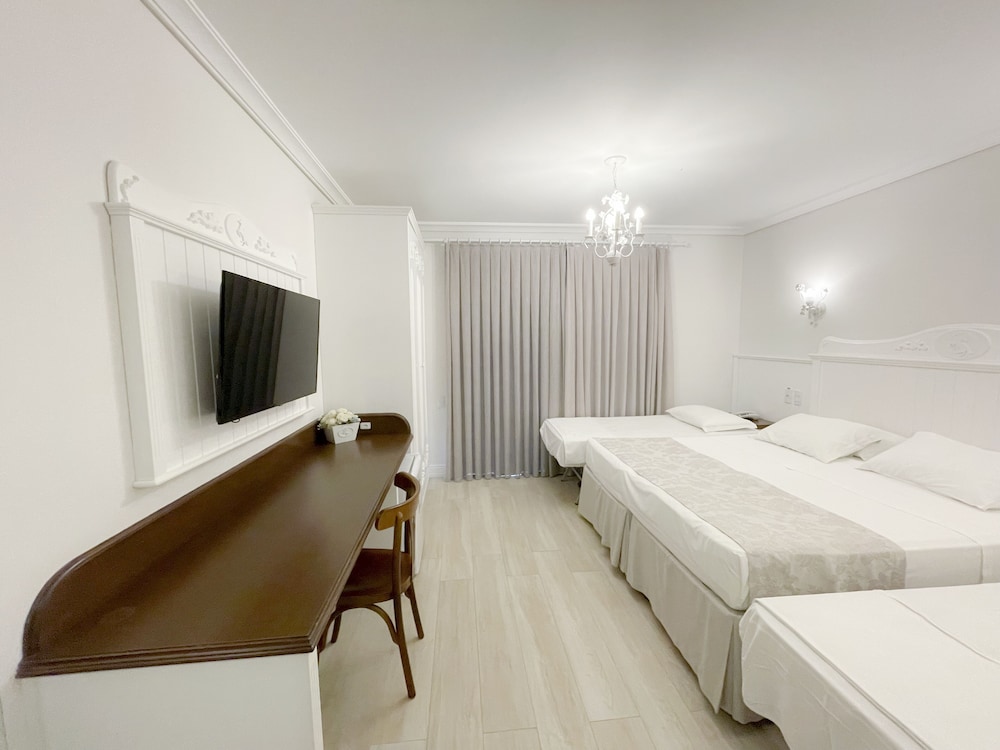 Standard, 2 Murphy Beds