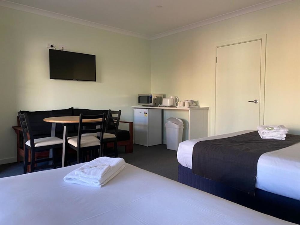 Lakeside Motel Waterfront 22/80