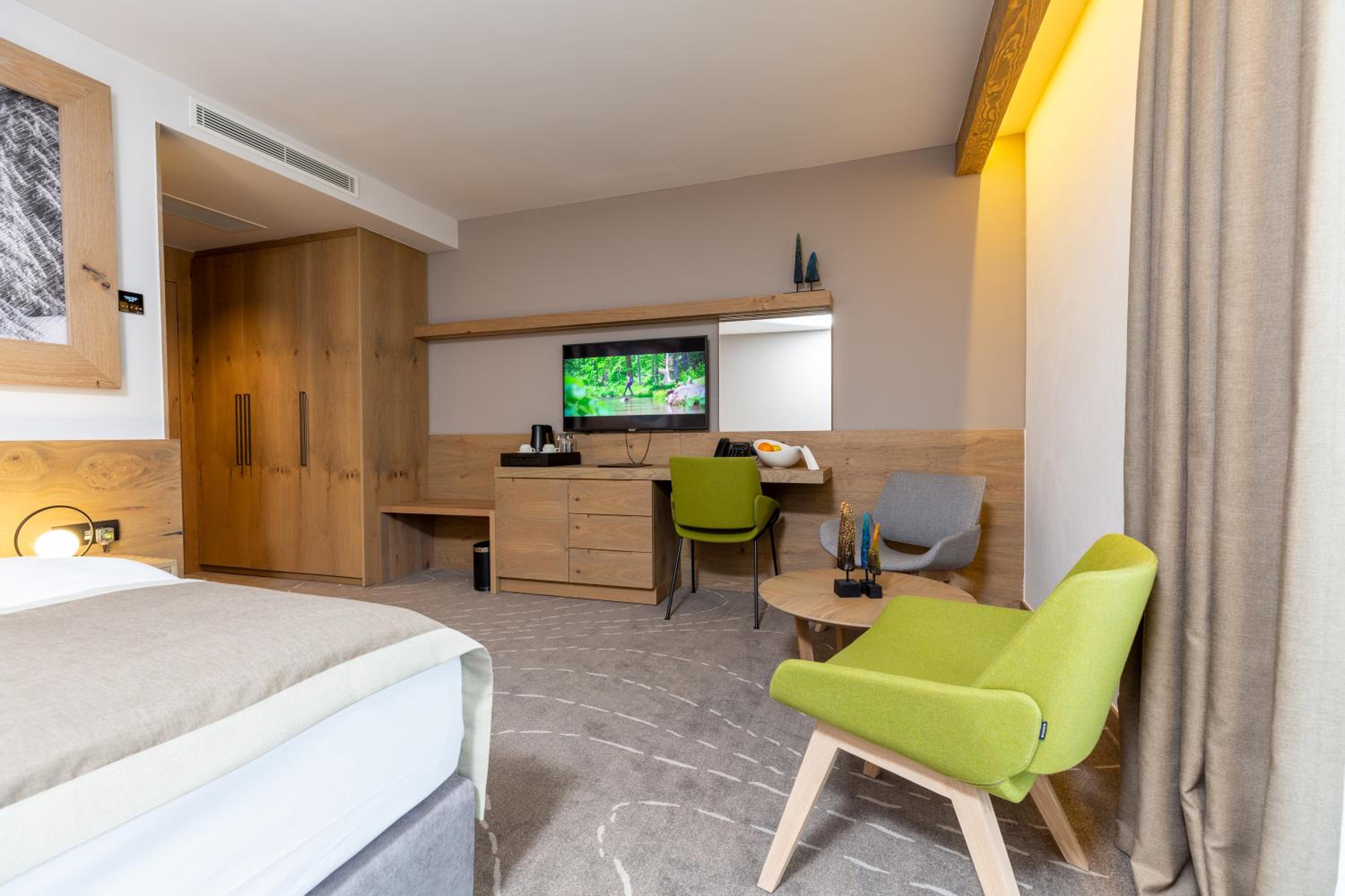 Deluxe, Double Bed