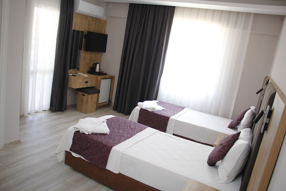 Family Suite, Twin Beds, Sofa, Meryem Ana 7/10
