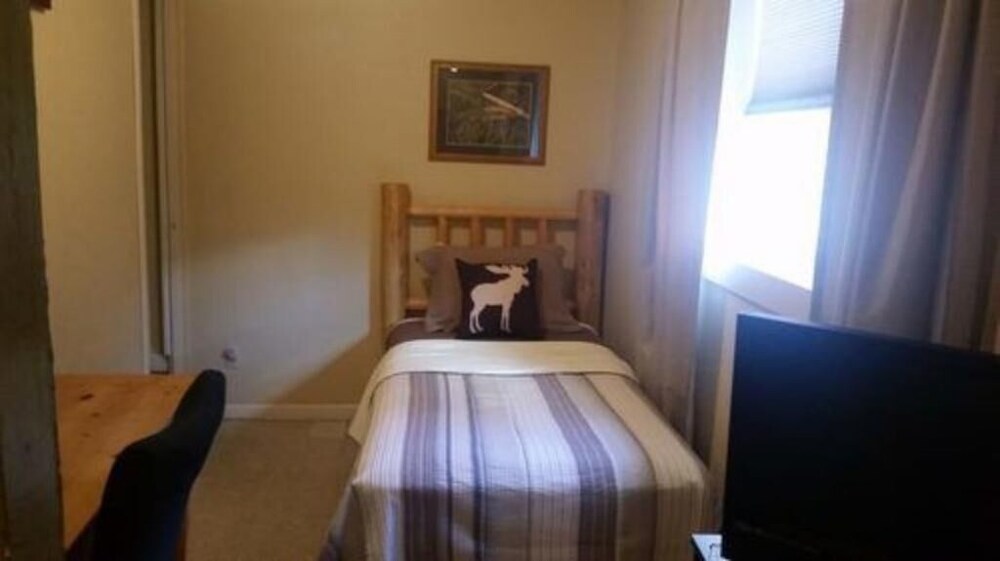 Jewel Lake Bed Breakfast 19/50