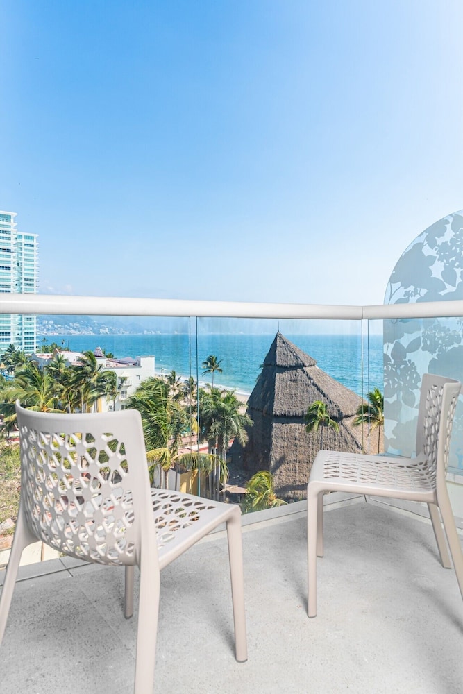 Krystal Grand Puerto Vallarta 39/44