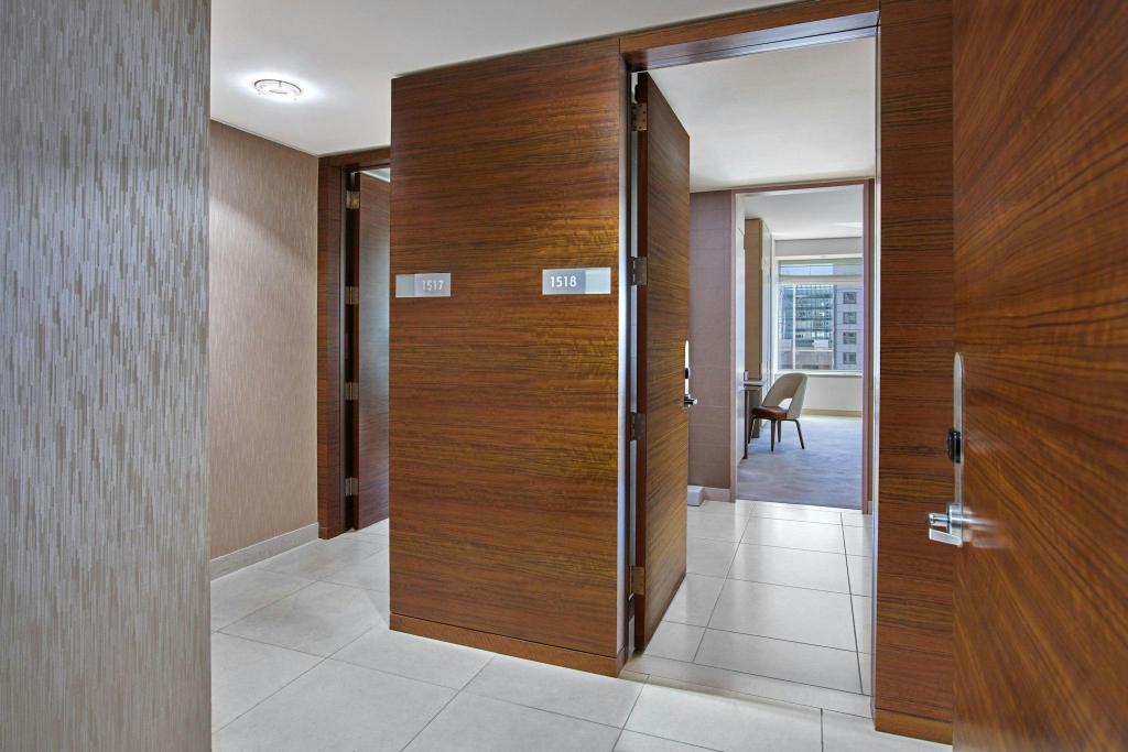 2 Bedrooms, Signature, Connecting, Suite, 1 King and 2 Double Beds, Butler، The St Regis San Francisco 3/3