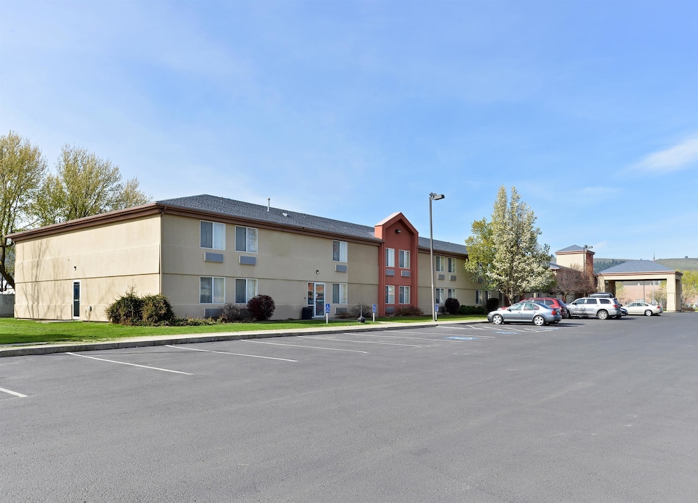 Americas Best Value Sandman Inn 5/37