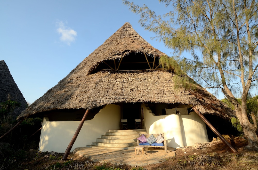 Unguja Lodge 3/50