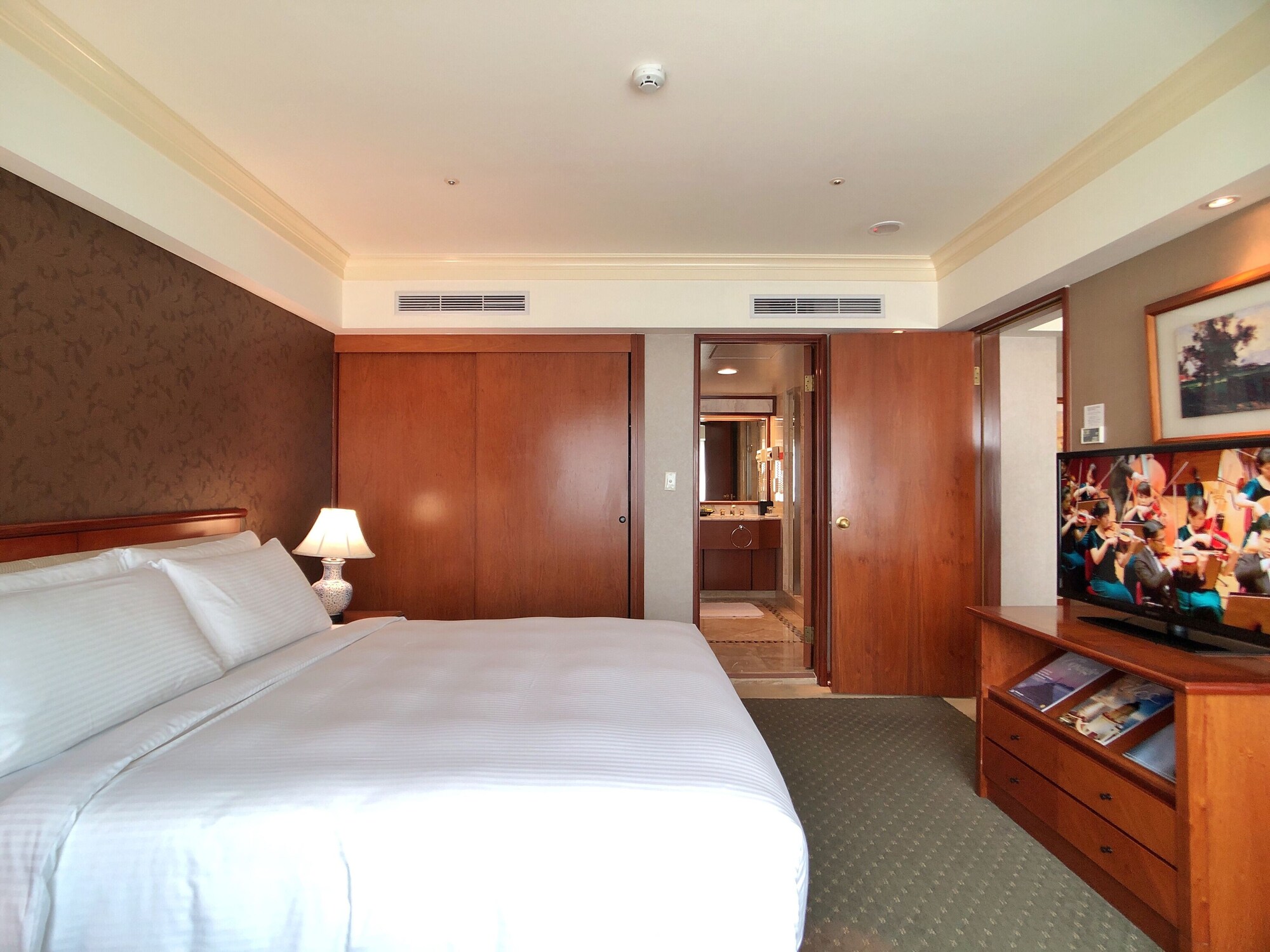 DELUXE, SUITE