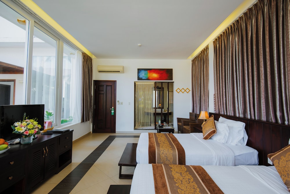 DELUXE, TWIN BEDS, BEACH FRONT