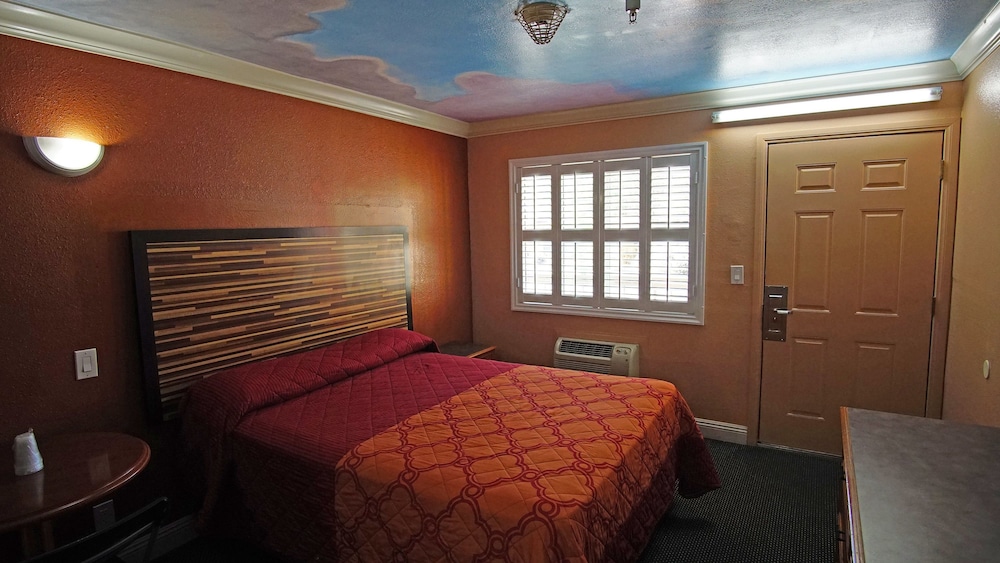 Lincoln Motel 16/58