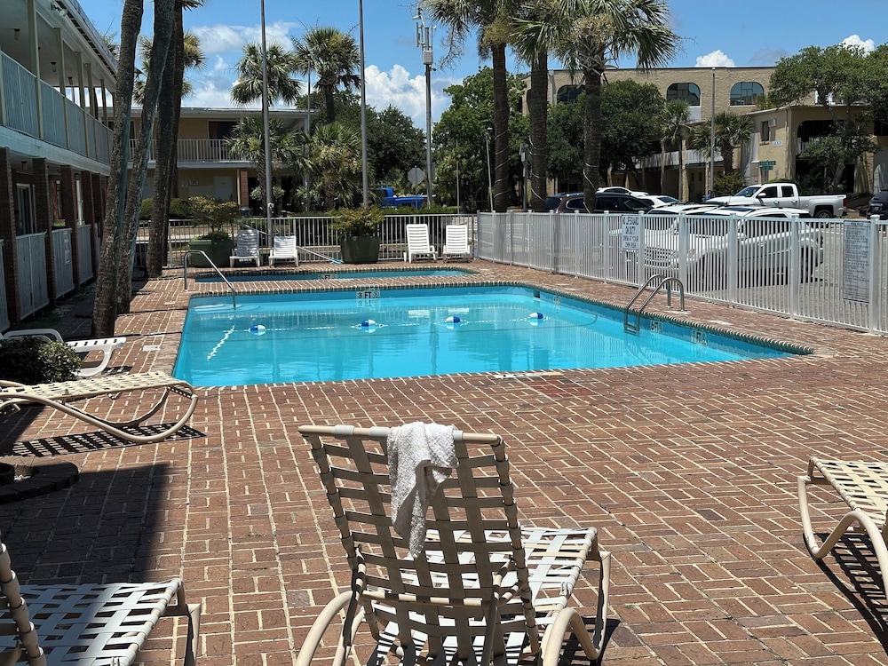 Capital O Sunset Waves Hotel Myrtle Beach Oceanfront 9/63