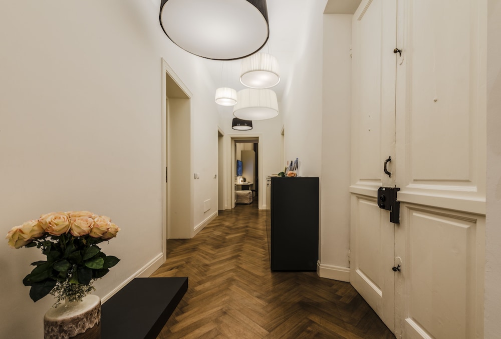 Daphne Guest Hause 8/41