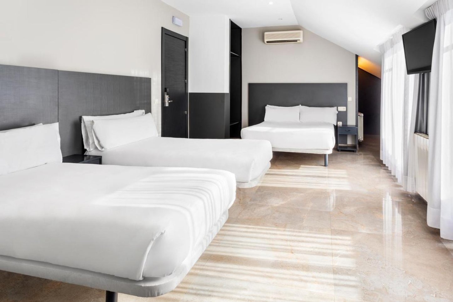 Hotel Victoria 4/25