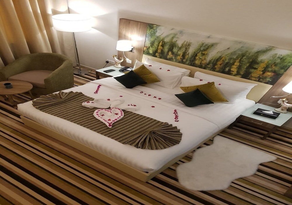 Royal View Hotel 53/59