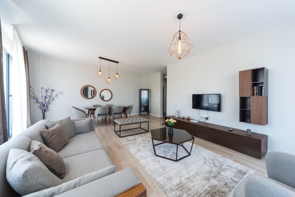 Green Hills Suites 40/60