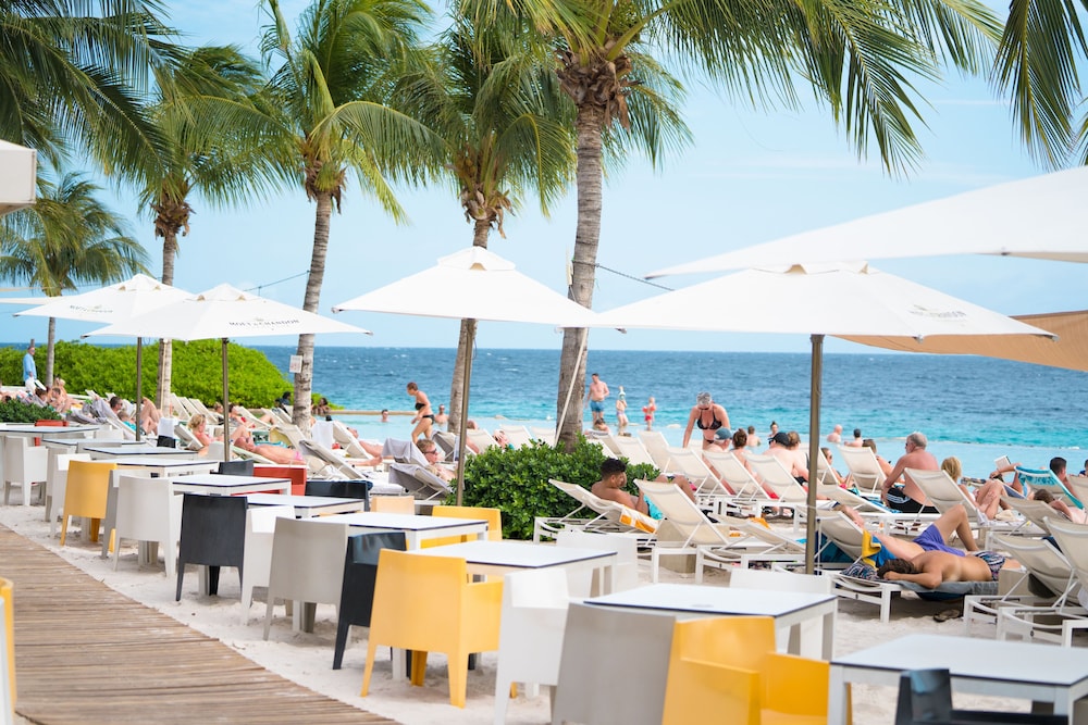 Papagayo Beach Hotel 58/76