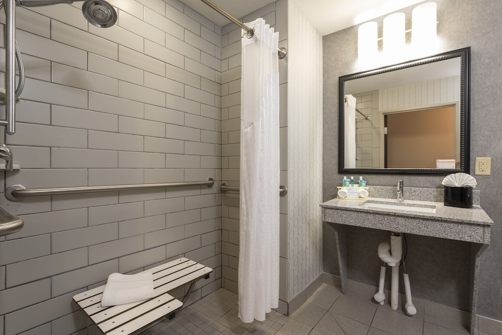 Holiday Inn Express Hotel Suites Columbus Polaris Parkway 26/77