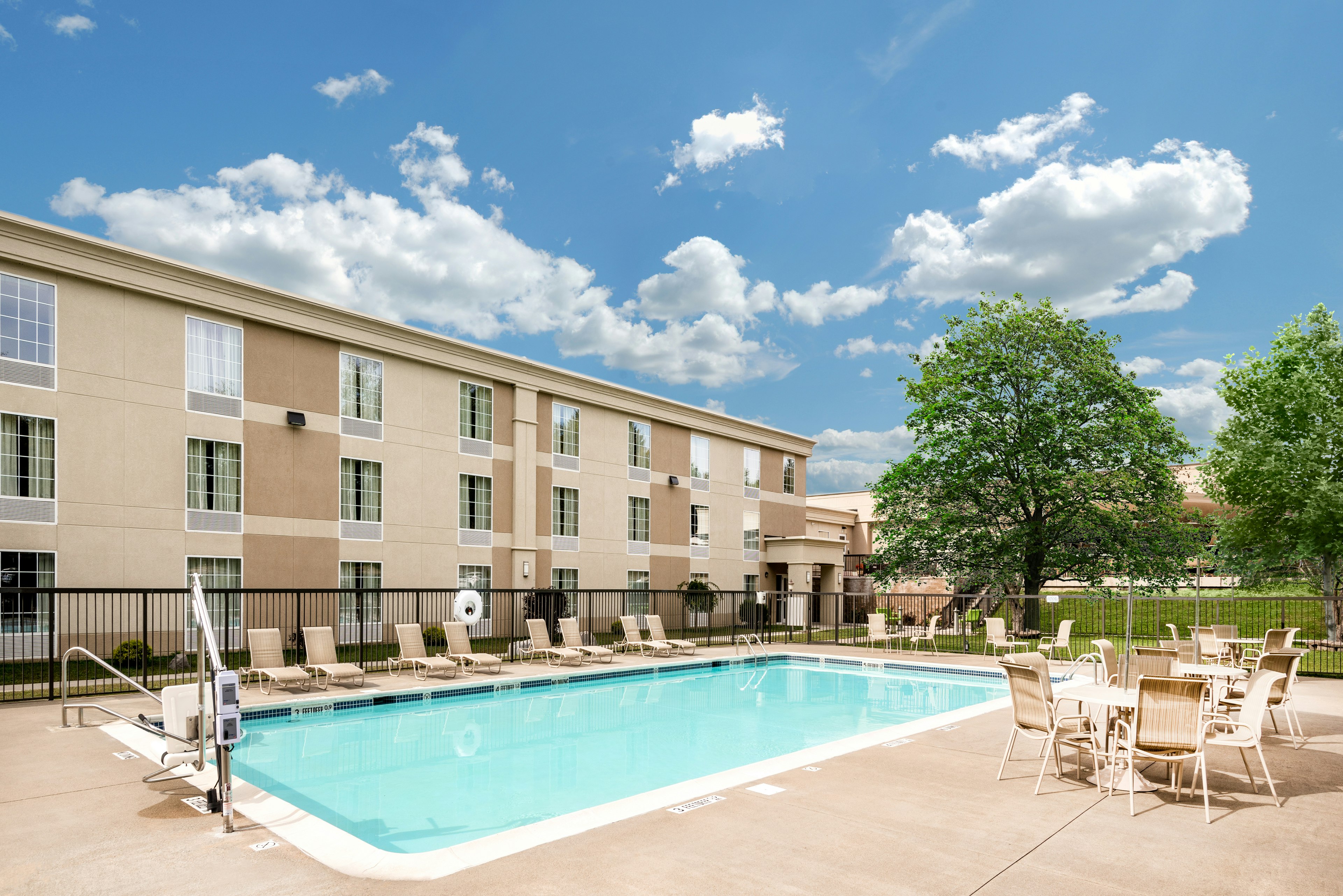 Holiday Inn Johnstown-Gloversville 60/66