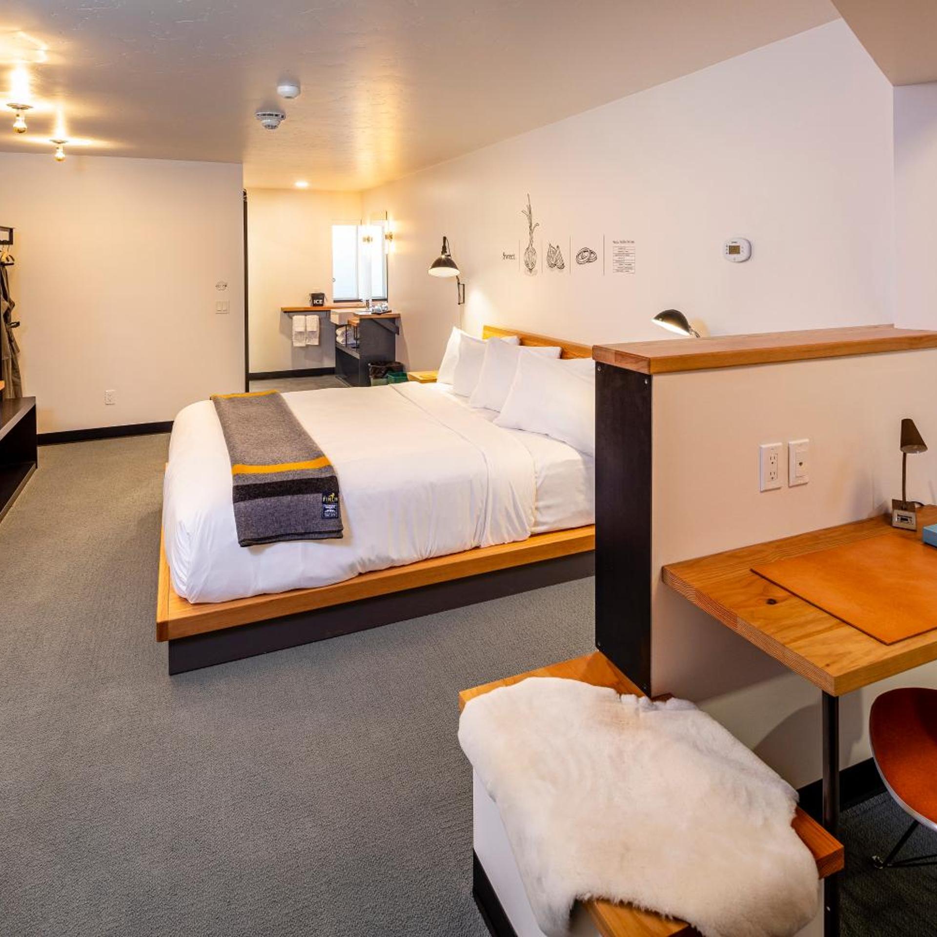 Finch, King Bed, Accessible