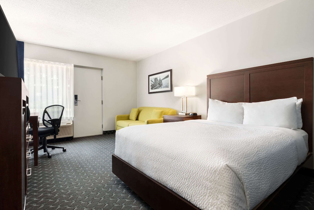Premium, Queen Bed, Exterior Entrance