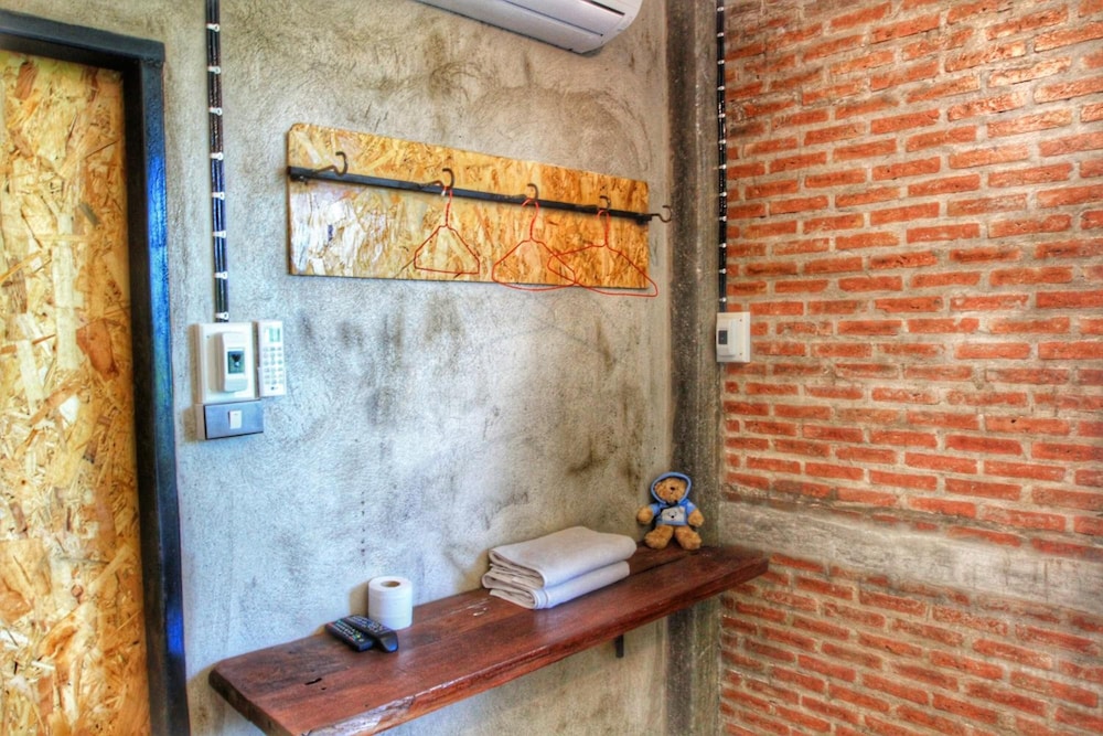 Above The Sea Guesthouse 50/50